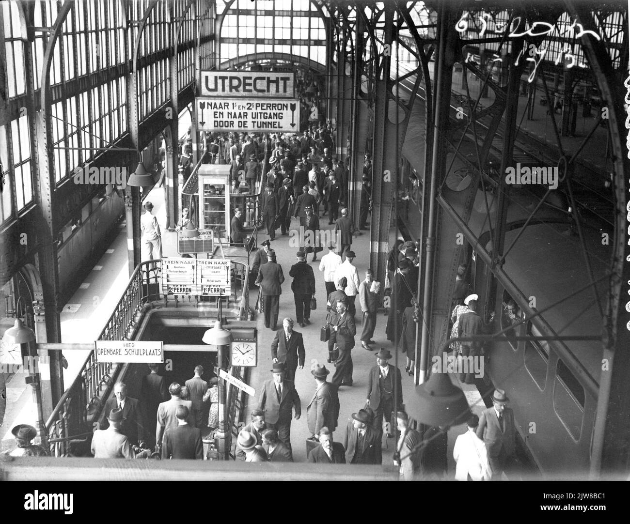 View of the 3rd platform of the N.S. station Utrecht et al. In Utrecht ...