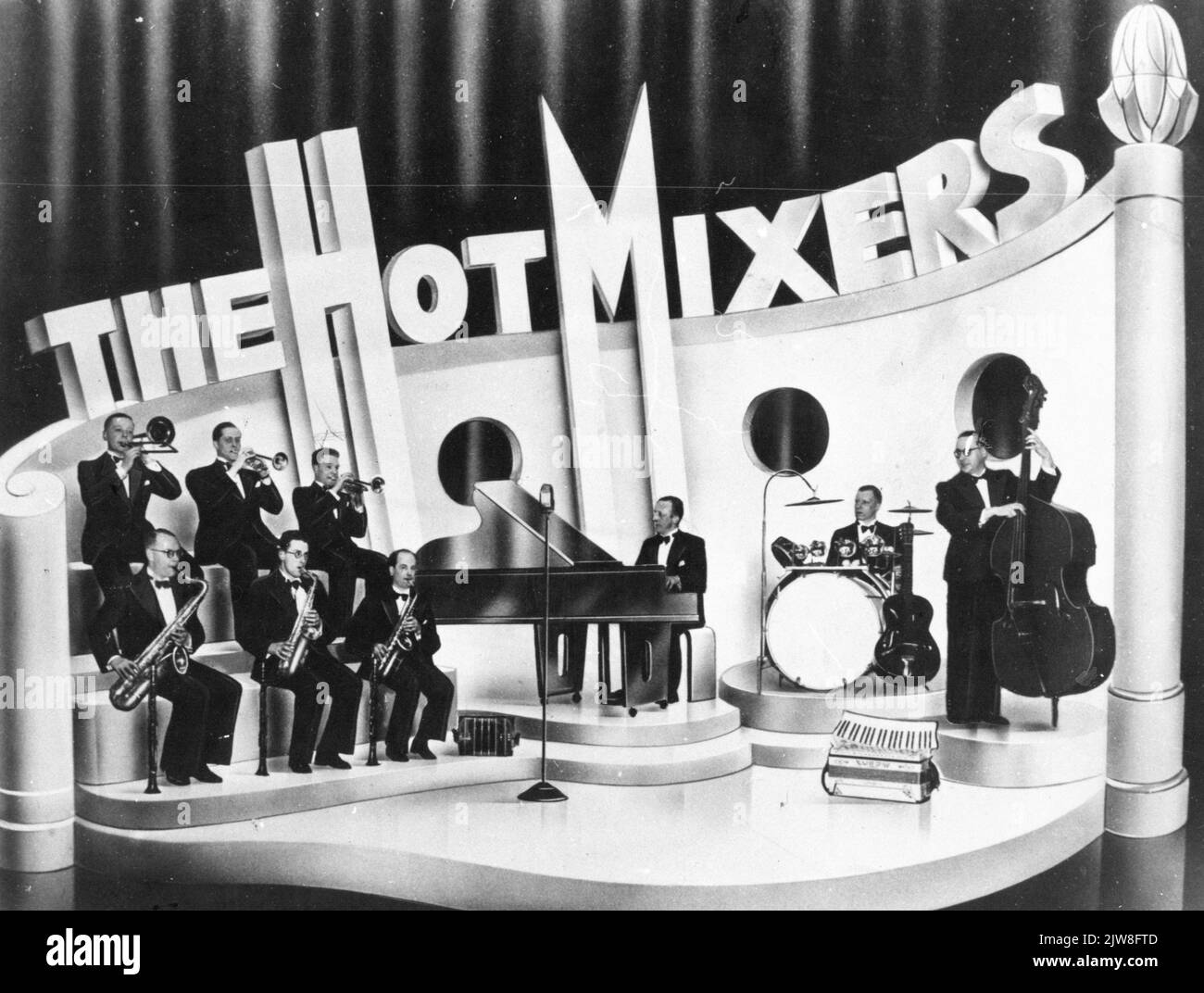 Image of the dance and show orchestra The Hot Mixers from Utrecht, led