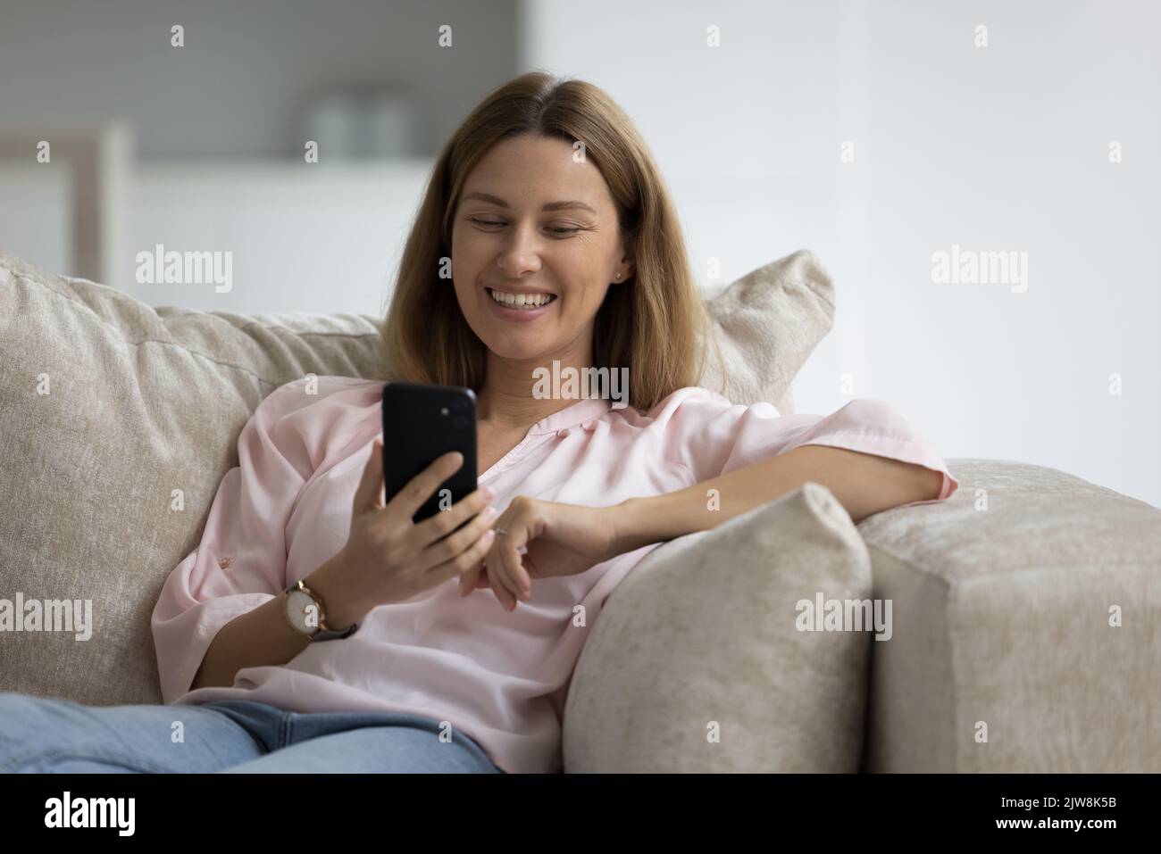 Woman sofa shop happy hi-res stock photography and images - Alamy