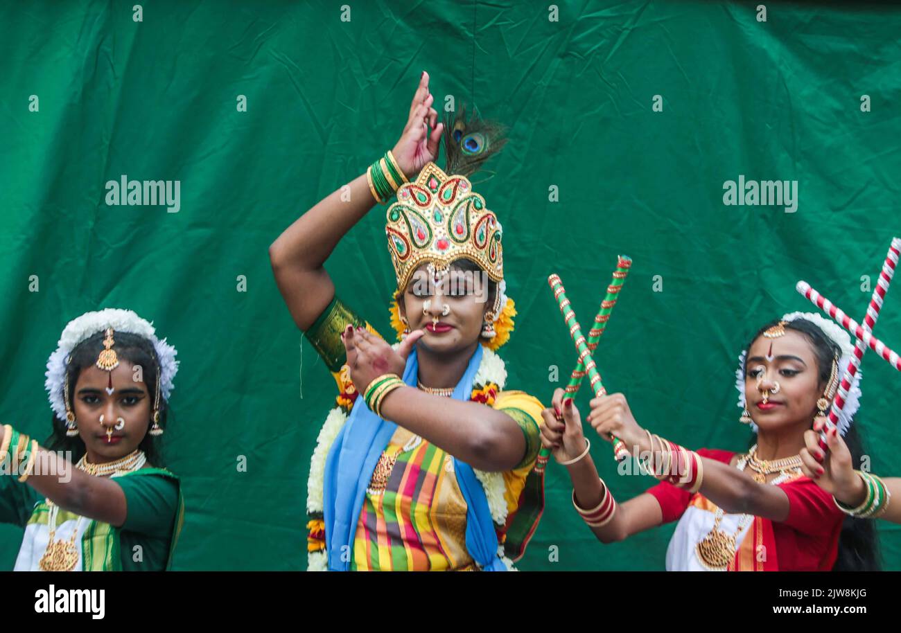 London UK 4 Sep 2022 The colourful religious event of Rathayatra in London Trafalgar Square ,Brough the Hare Krishna flowers to gather in celebration with music ,dancing, and a sea of color. Paul Quezada-Neiman/Alamy Live News Stock Photo