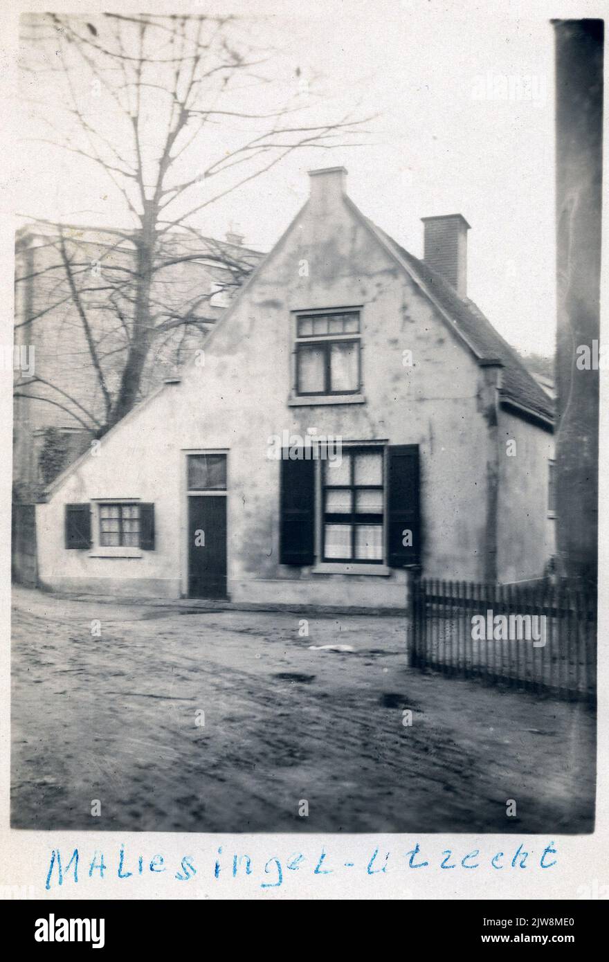 House to be demolished hi-res stock photography and images - Alamy, image size:880x1390