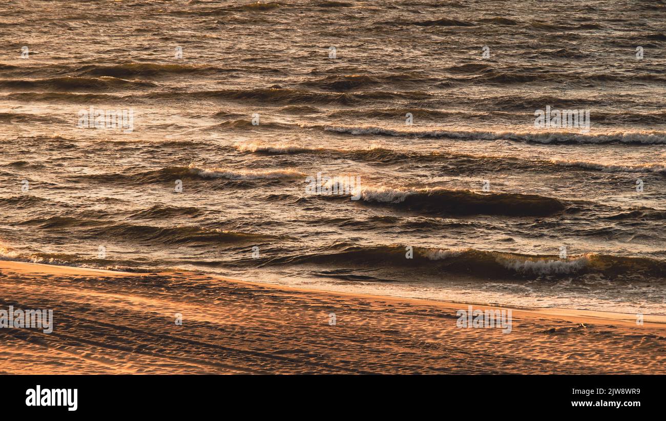 Beautiful sunset gentle waves hi-res stock photography and images - Alamy