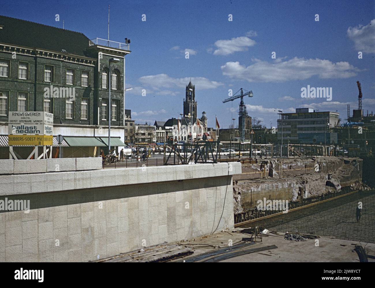 View of the construction of the Catharijnebaan (Gedempte Stadsbuitengracht) in Utrecht, near the now demolished Catharijnebrug, with Vredenburg in the background. Stock Photo