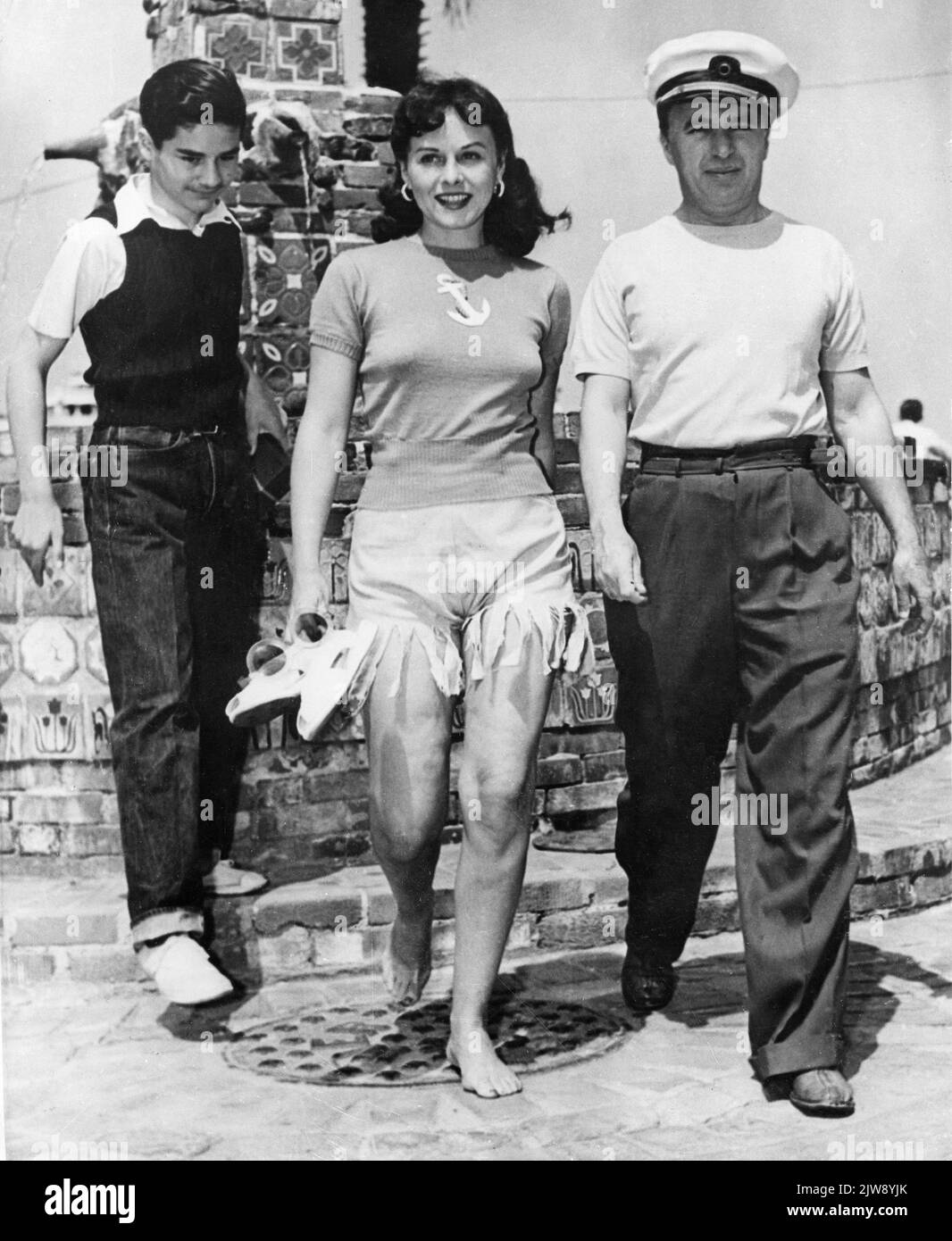 CHARLES / CHARLIE CHAPLIN with his 3rd wife and leading lady PAULETTE GODDARD and his oldest child CHARLES CHAPLIN Jr. (mother Lita Grey Chaplin) on holiday at Santa Catalina Island in April 1940 at the time the couple were working on THE GREAT DICTATOR Stock Photo