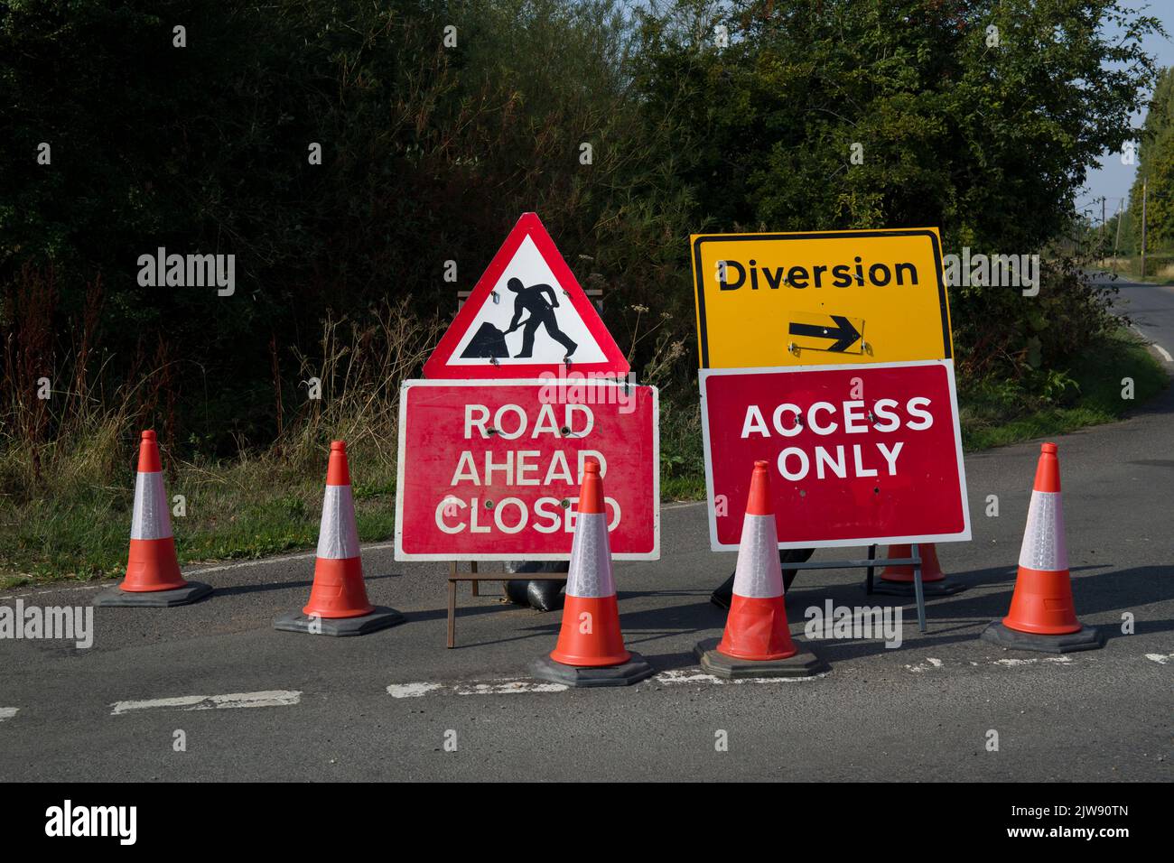 Diversion and Road Closed Traffic Warning Signs Stock Photo Alamy