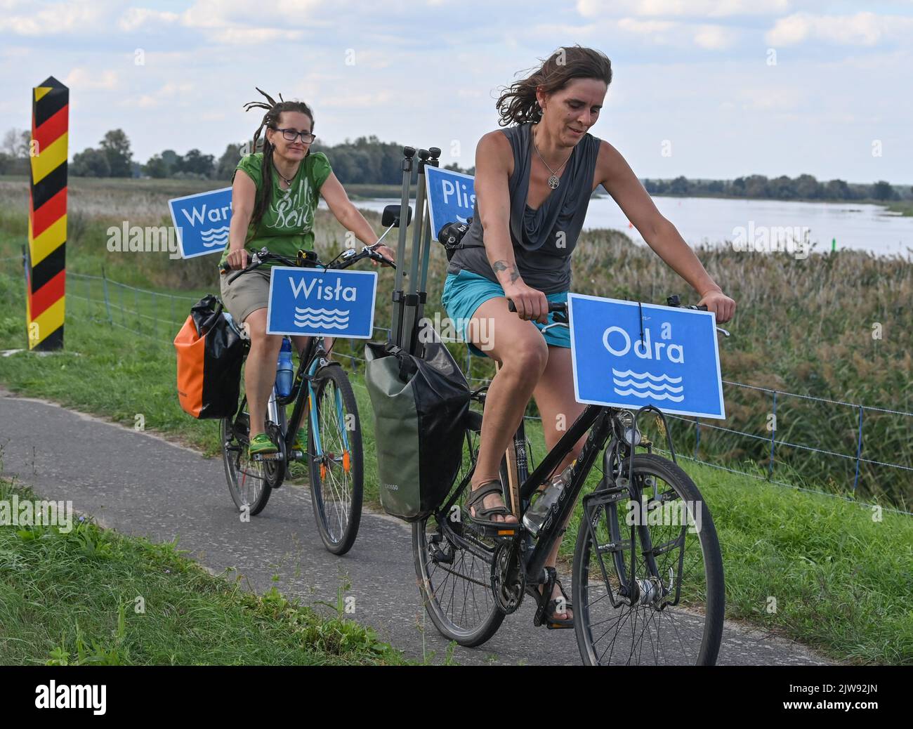 German Rinding Bycicles Kienitz, Germany. 04th Sep, 2022. Two women from Poland are riding ...
