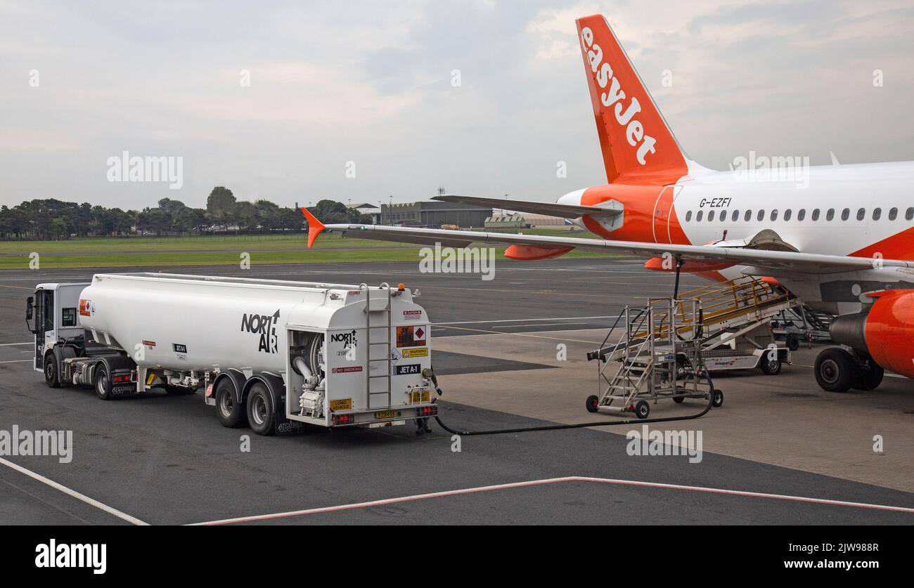 An easyJet Airbus A319, G-EZFI, being refuelled at at Belfast International Airport, Northern Ireland. Stock Photo