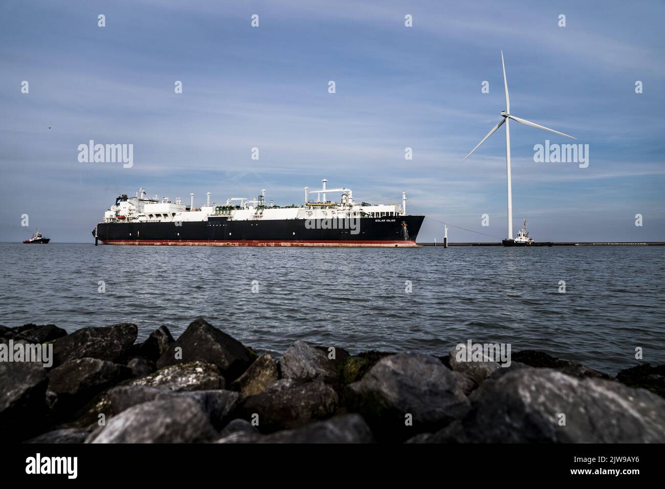 2022-09-04 17:30:33 EEMSHAVEN - A floating gas terminal arrives in Eemshaven in Groningen. With the floating gas terminals, liquefied gas (LNG) supplied by ship can be made suitable for our gas network. ANP SIESE VEENSTRA netherlands out - belgium out Stock Photo