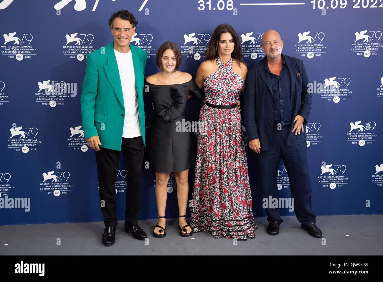 (L-R) Vincenzo Amato, Luana Giuliani, Penelope Cruz and director