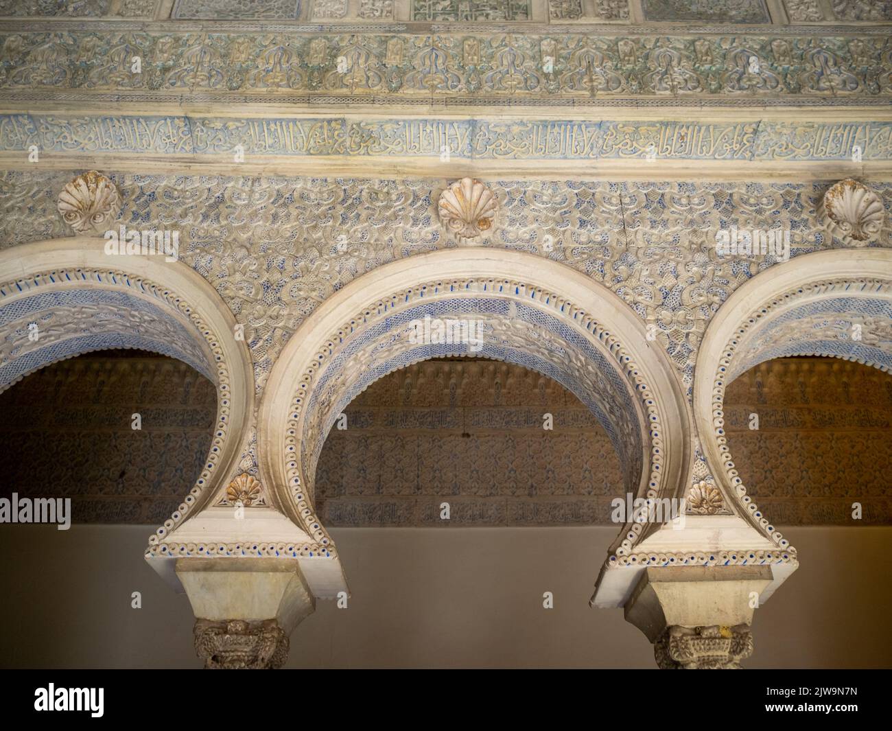 Horseshoe arch of the Alcazar of Seville Stock Photo Alamy