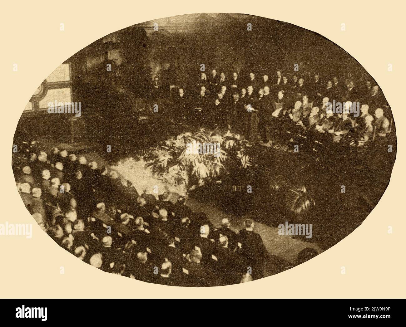 Image of the guests in the Tivoli building in Utrecht listening to the