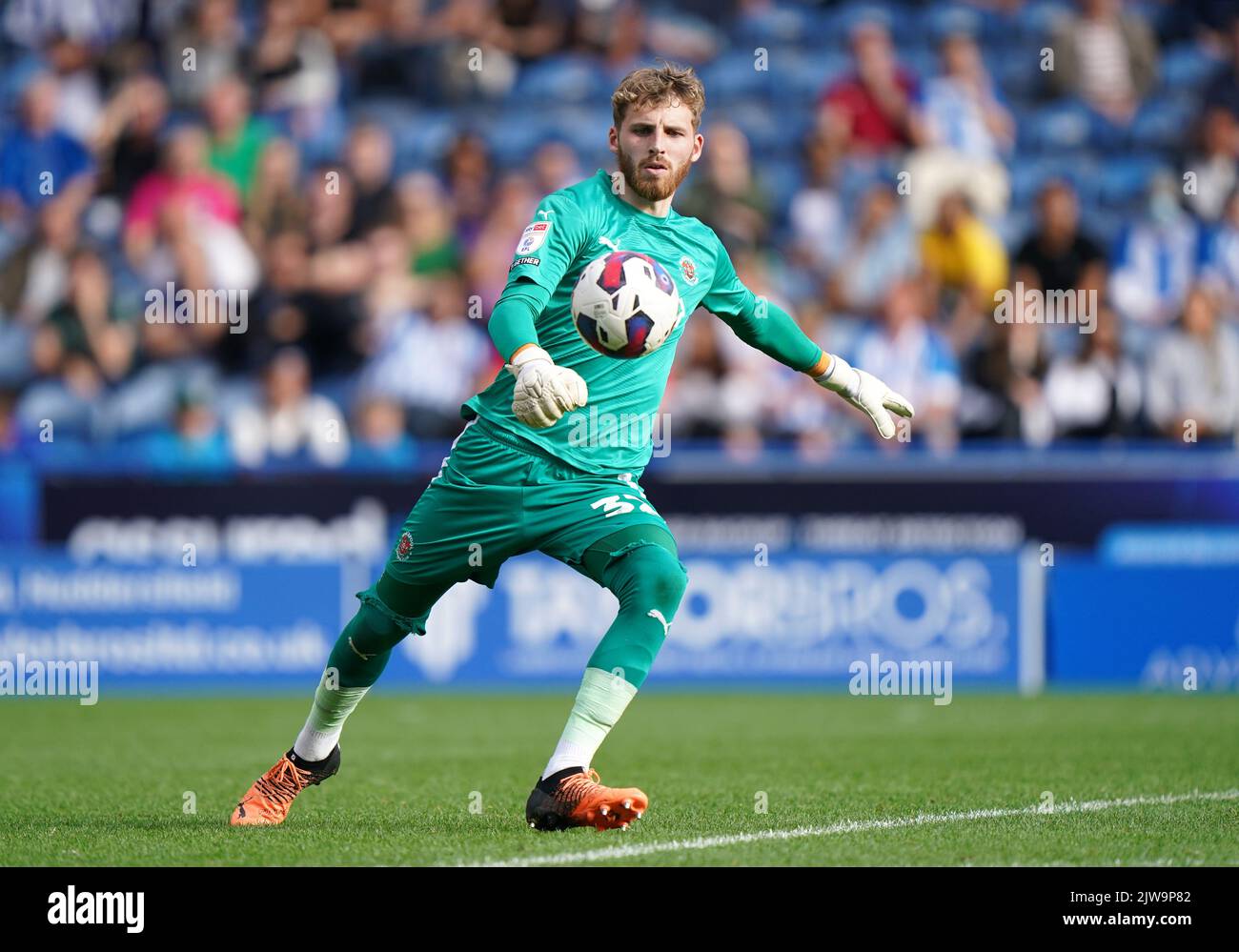 Blackpool goalkeeper Daniel Grimshaw during the Sky Bet Championship match at the John Smith's Stadium, Huddersfield. Picture date: Sunday September 4, 2022. Stock Photo