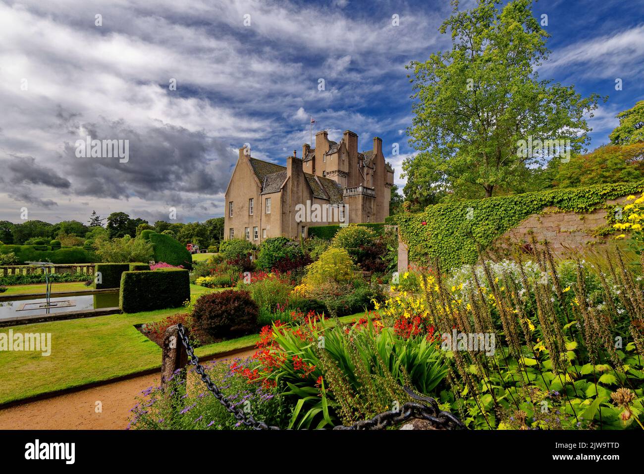 CRATHES CASTLE BANCHORY SCOTLAND THE 16C CASTLE AND UPPER GARDEN ON A