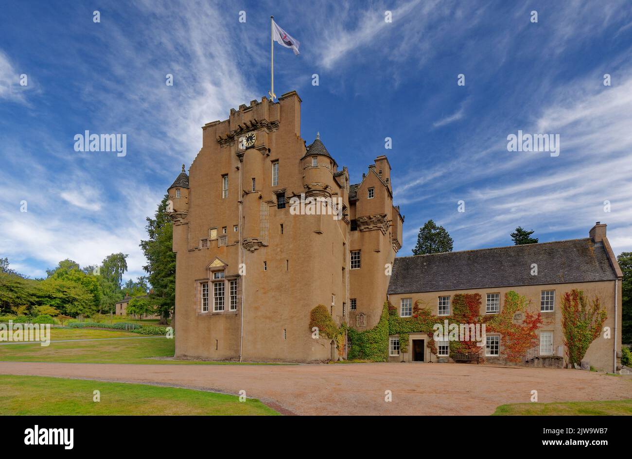 CRATHES CASTLE BANCHORY SCOTLAND THE HARLED 16th CENTURY CASTLE IN LATE