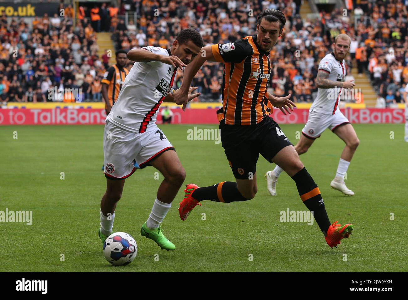 Iliman Ndiaye #29 of Sheffield United and Jacob Greaves #4 of Hull City challenge for the ball during the Sky Bet Championship match Hull City vs Sheffield United at MKM Stadium, Hull, United Kingdom, 4th September 2022  (Photo by David Greaves Photos/ Via/News Images) Stock Photo