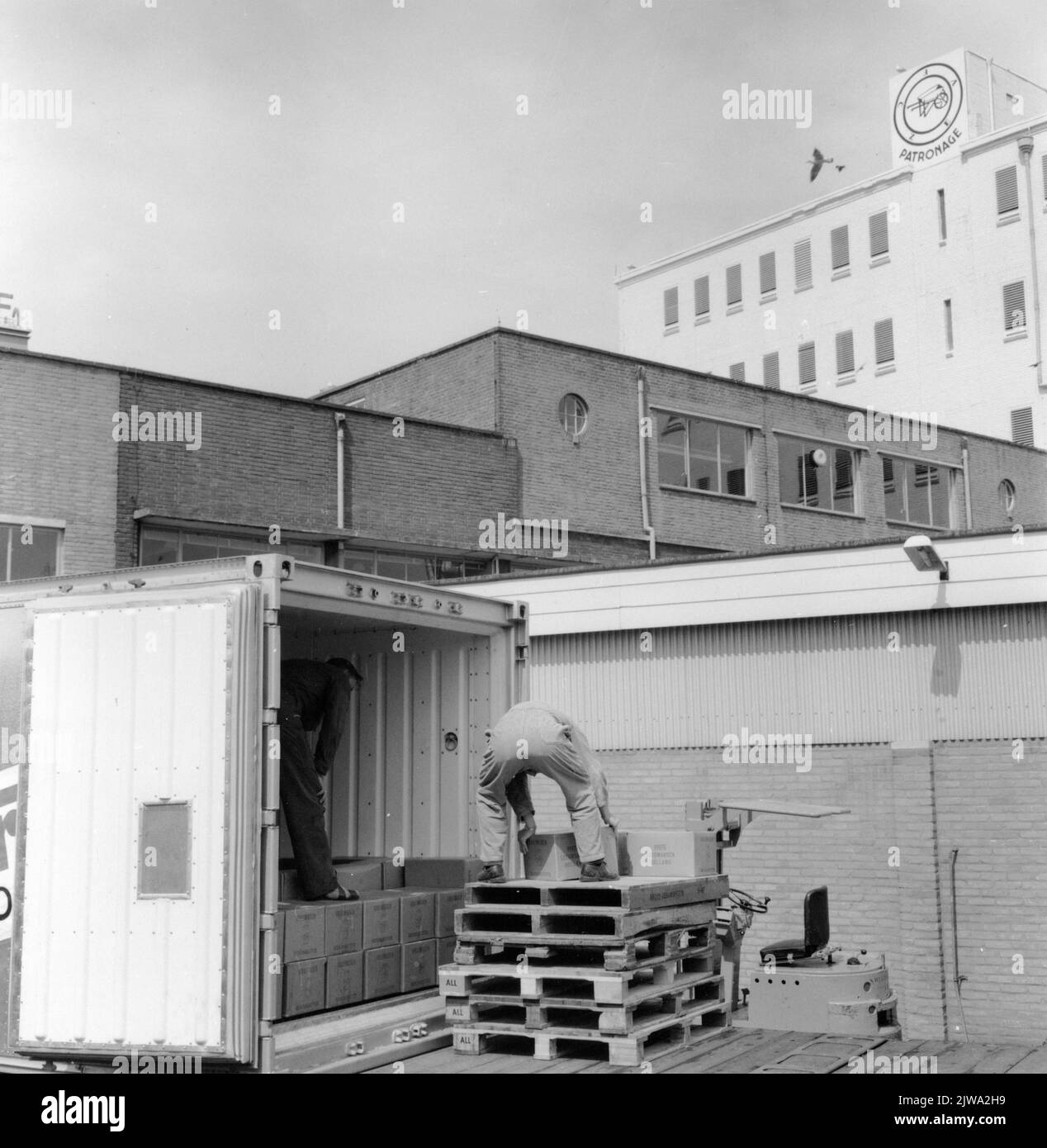 Container loading with a crane Black and White Stock Photos & Images ...