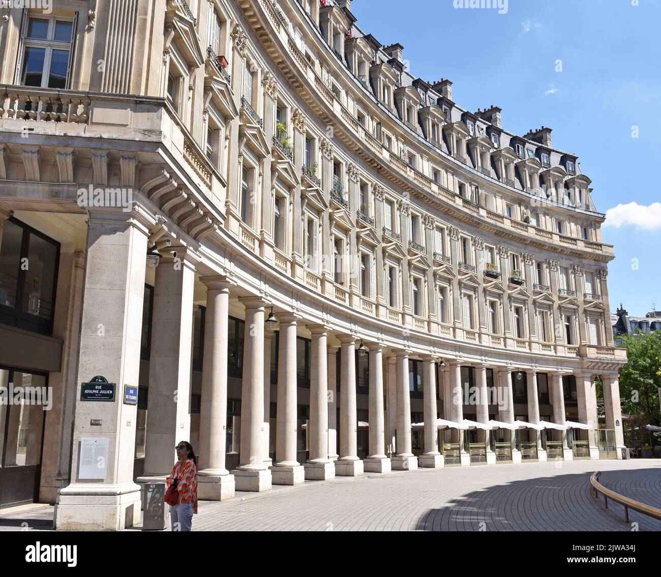 Two colonnaded crescents on the W side of Bourse de Commerce, Paris, built in 1762, they decayed, & were replaced in 1887-89 by the present building Stock Photo