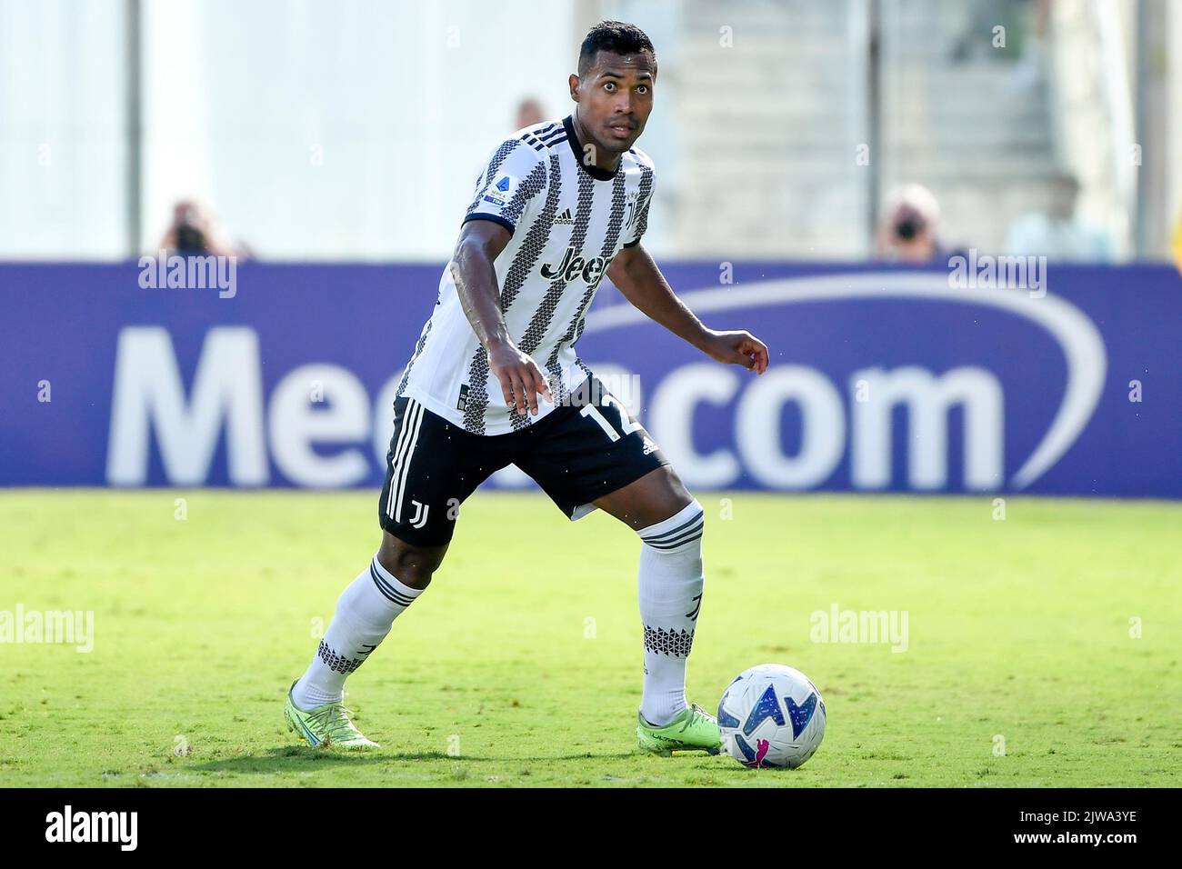 Christian Kouame of ACF Fiorentina and Alex Sandro of Juventus FC compete  for the ball during the Serie A football match between Juventus FC and ACF  Stock Photo - Alamy