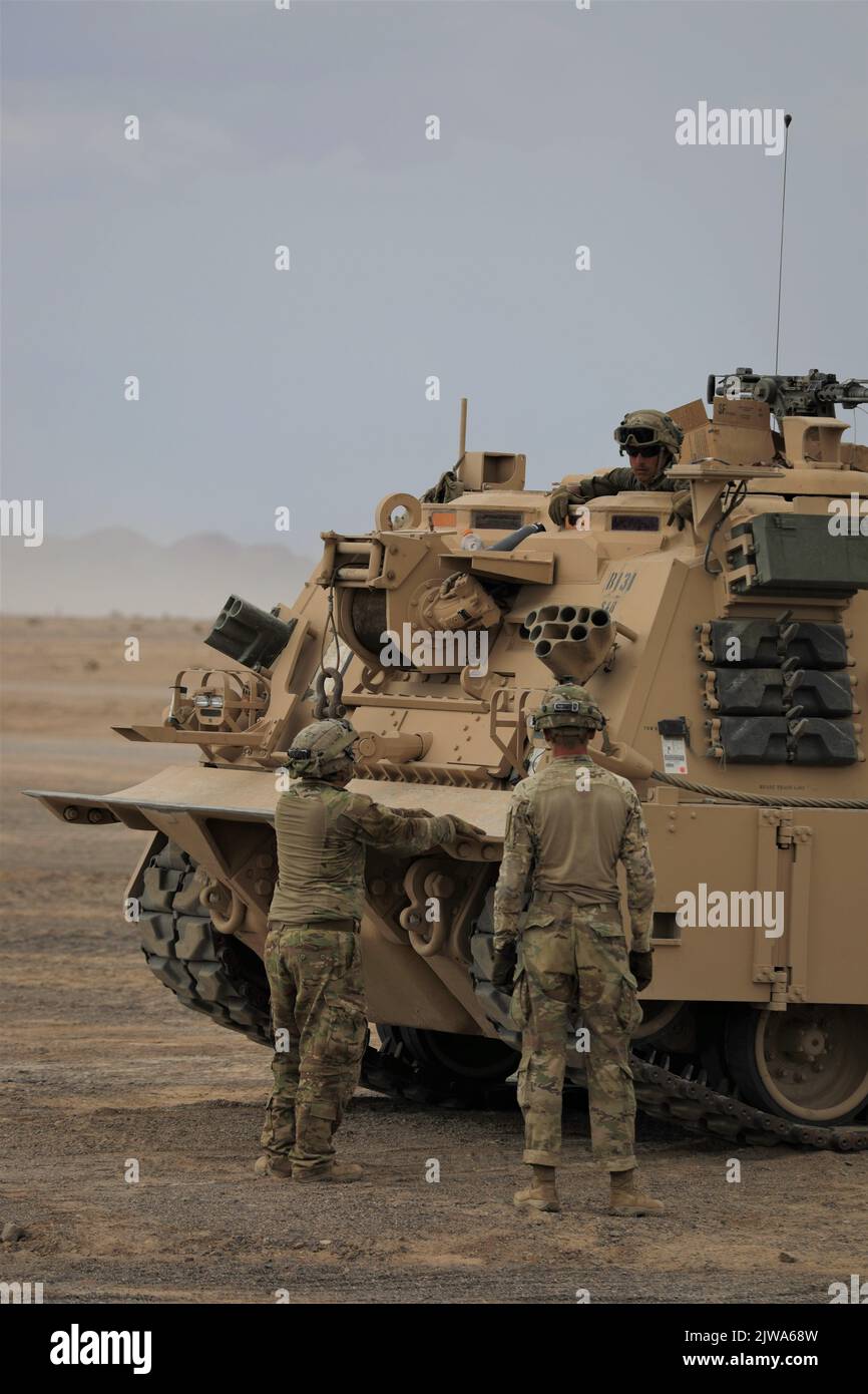 U.S. Soldiers assigned to 299th Brigade Support Battalion, 2nd Armored Brigade Combat Team, 1st Infantry Division discuss a recovery plan during Decisive Action Rotation 22-09 at the National Training Center, Fort Irwin, Calif., Aug. 12, 2022. (U.S. Army photo by Sgt. Ryan Gosselin, Operations Group, National Training Center) Stock Photo