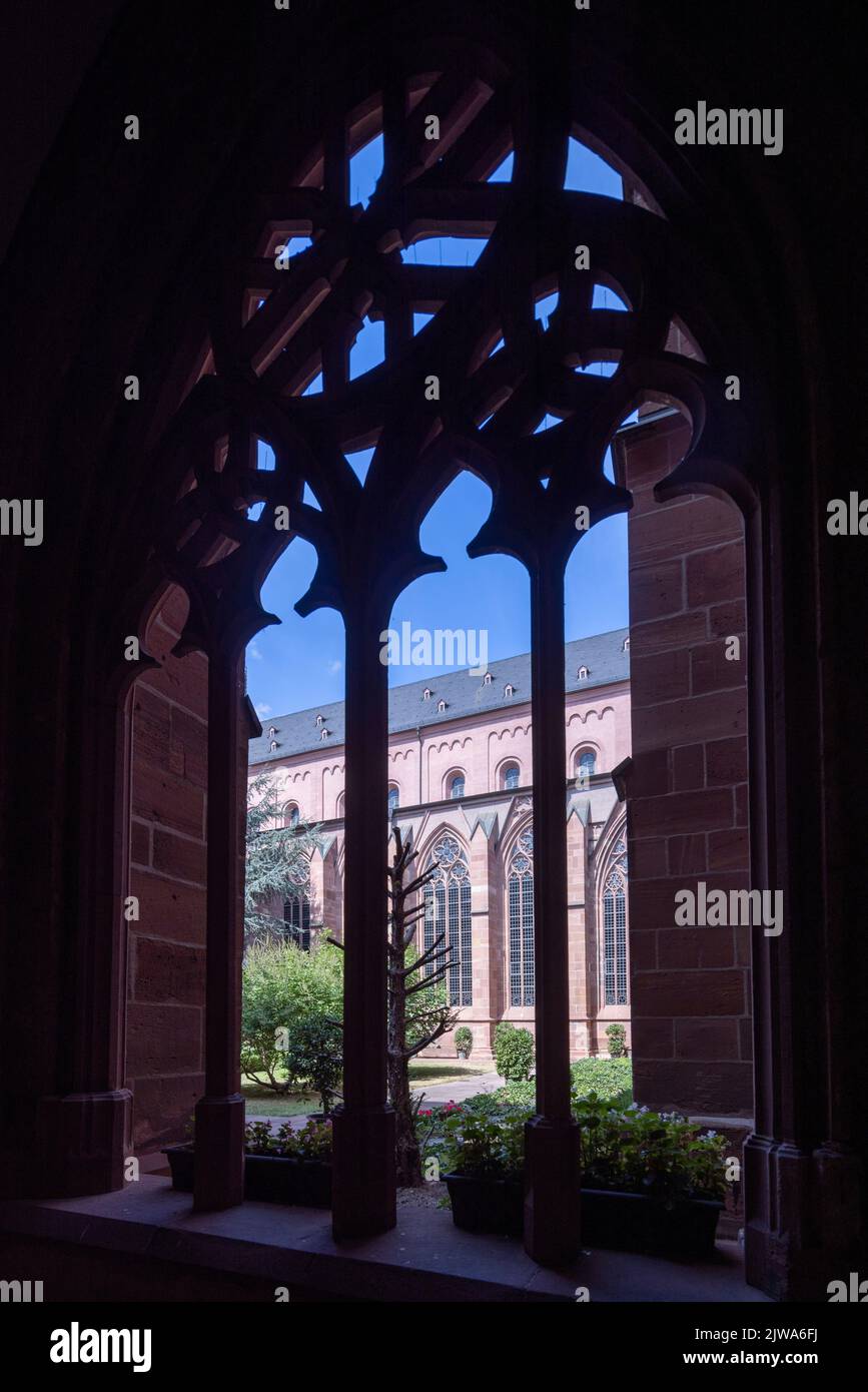 view of the cathedral of St Martin from the Gothic cloister, Mainz, Rhineland-Palatinate, Germany Stock Photo