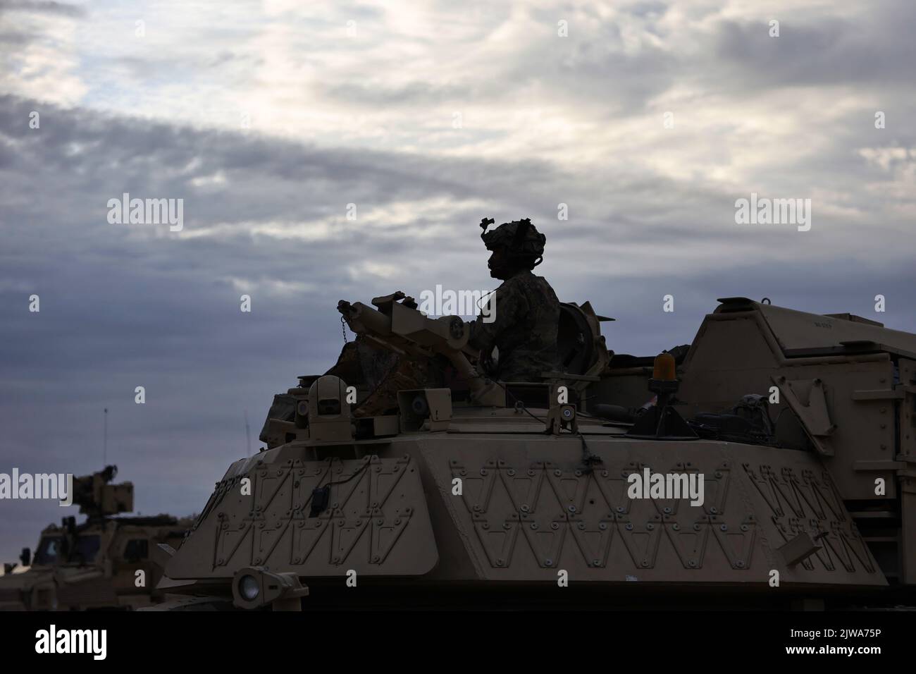 U.S. Soldier assigned to 82nd Brigade Engineer Battalion, 2nd Armored Brigade Combat Team, 1st Infantry Division prepares to maneuver to a different location during Decisive Action Rotation 22-09 at the National Training Center, Fort Irwin, Calif., Aug. 13th, 2022. (U.S. Army photo by Spc. Casey Auman, Operations Group, National Training Center) Stock Photo