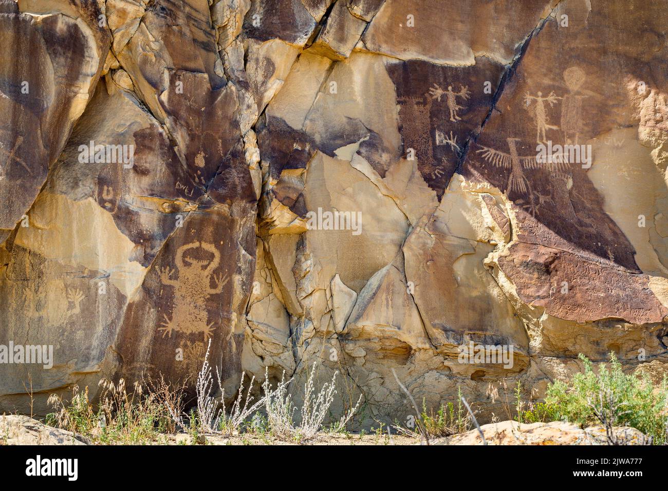 Petroglyphs rock art in Legend Rock State Archaeological Site, Wyoming - Carved sandstone panels with anthropomorphic and zoomorphic figures created b Stock Photo