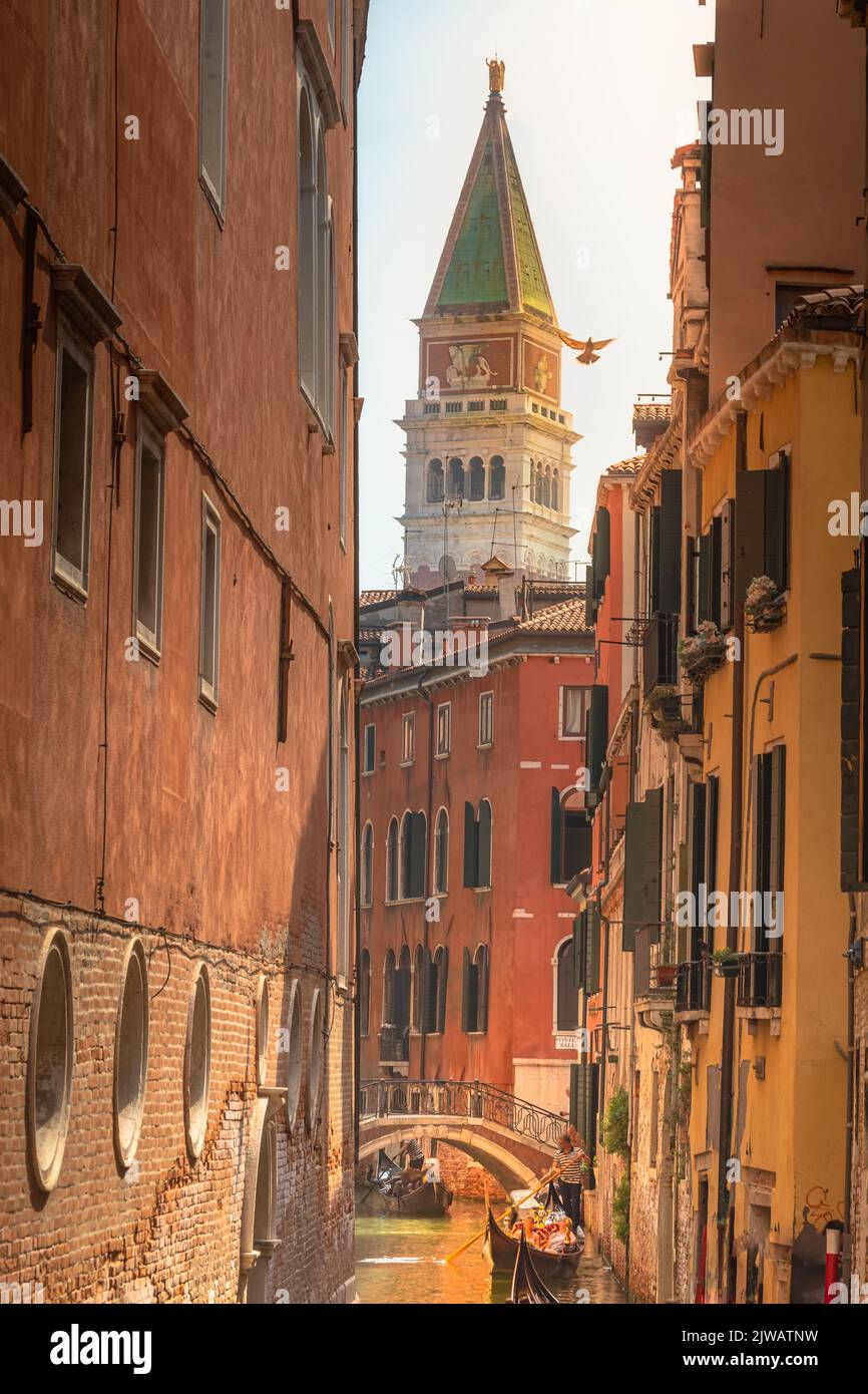 Dove canal hi-res stock photography and images - Alamy