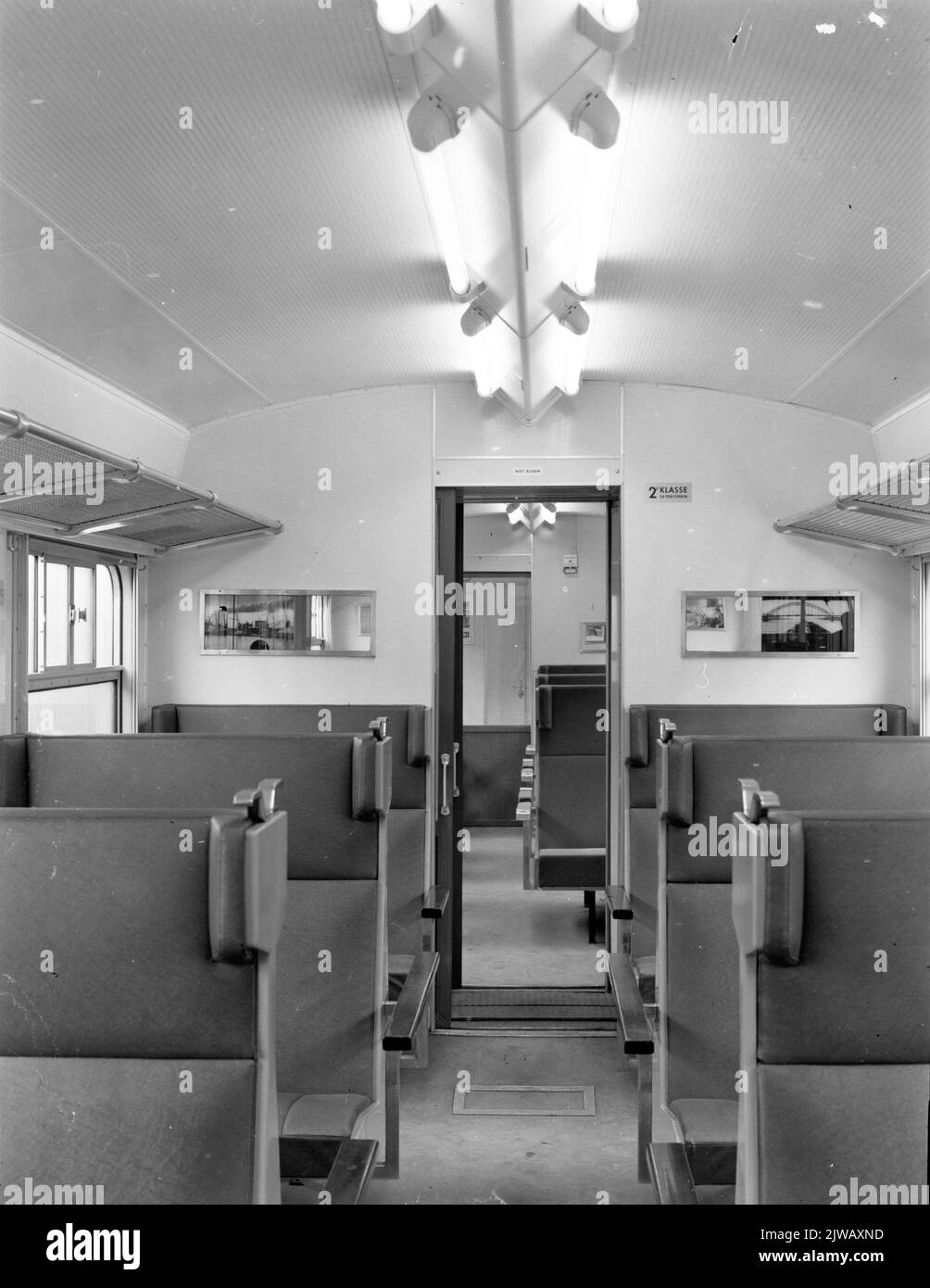 Interior 2nd class of an electric train set matt. 1964 (Plan t) of the