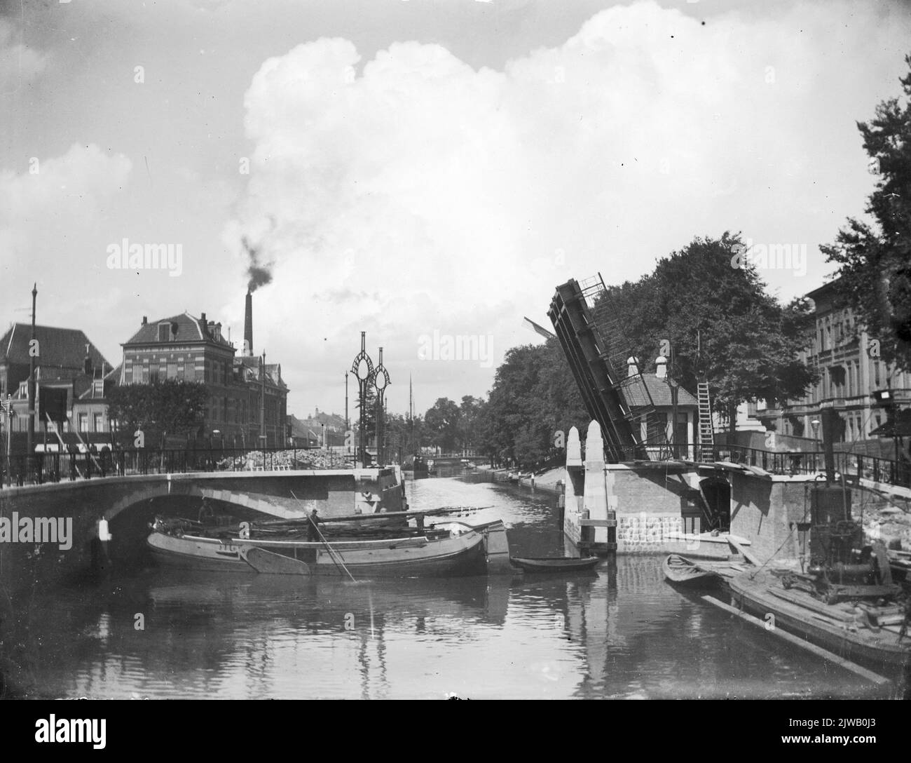 View of the new (wider) Catharijnebrug under construction over the Stadsbuitengracht in Utrecht, from the south. Stock Photo