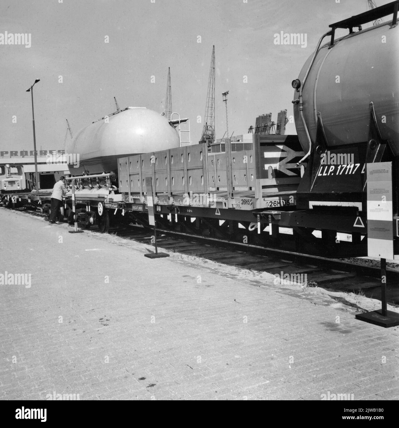 Image of the British "Liner Train" (Freightliner) after arrival at the