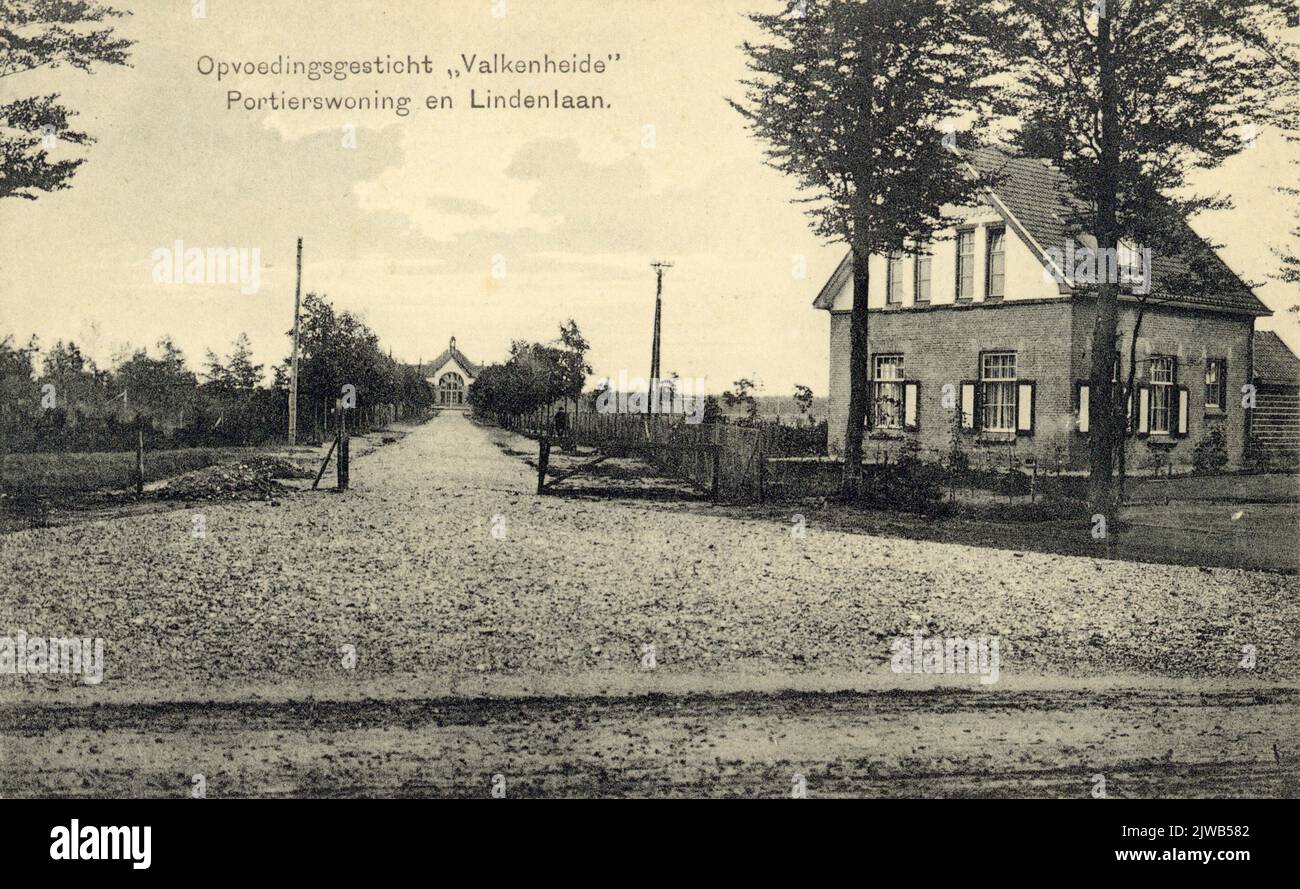 Face in the driveway of the Valkenheide Opvoedingsesticht (Woudenbergseweg) in Maarsbergen (Municipality of Maarn); With the porter's house on the right (Woudenbergseweg 32). N.B. The municipality of Maarn was included in the newly formed municipality of Utrechtse Heuvelrug on 1 January 2006. Stock Photo