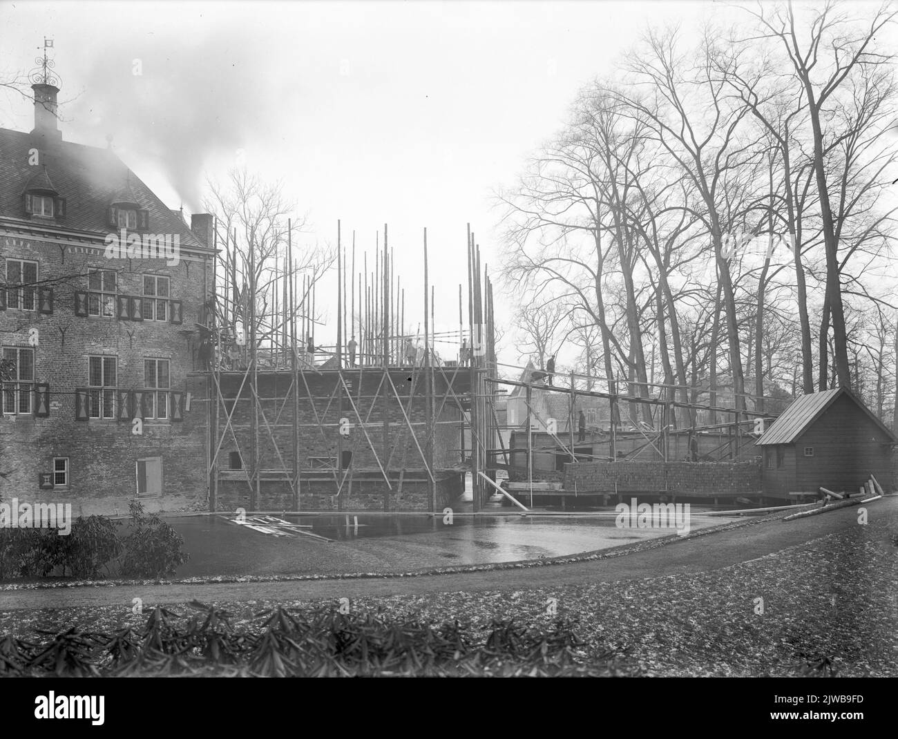 Image of the rebuilding of the Donjon of the Nijenrode Castle near