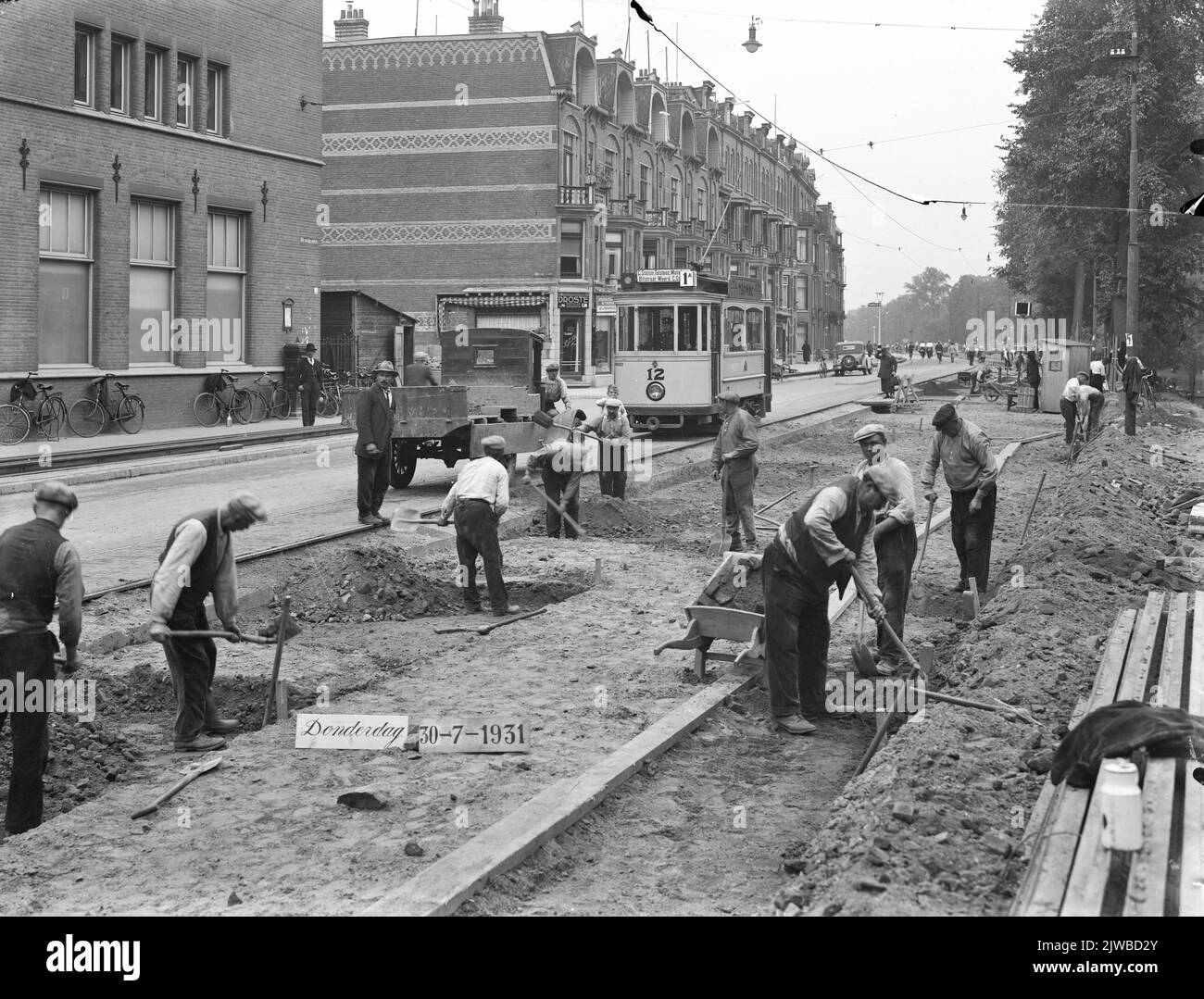 Underb Image of the paving work in the Catharijnesingel in Utrecht, near the ...