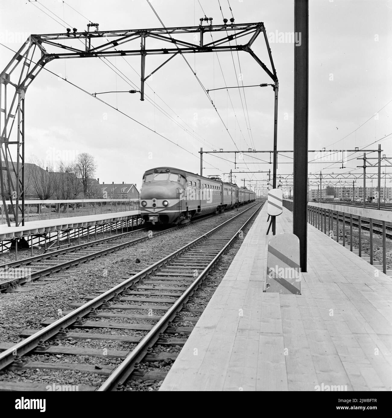 Image of a train consisting of an electric train set matt. 1954 (Plan F