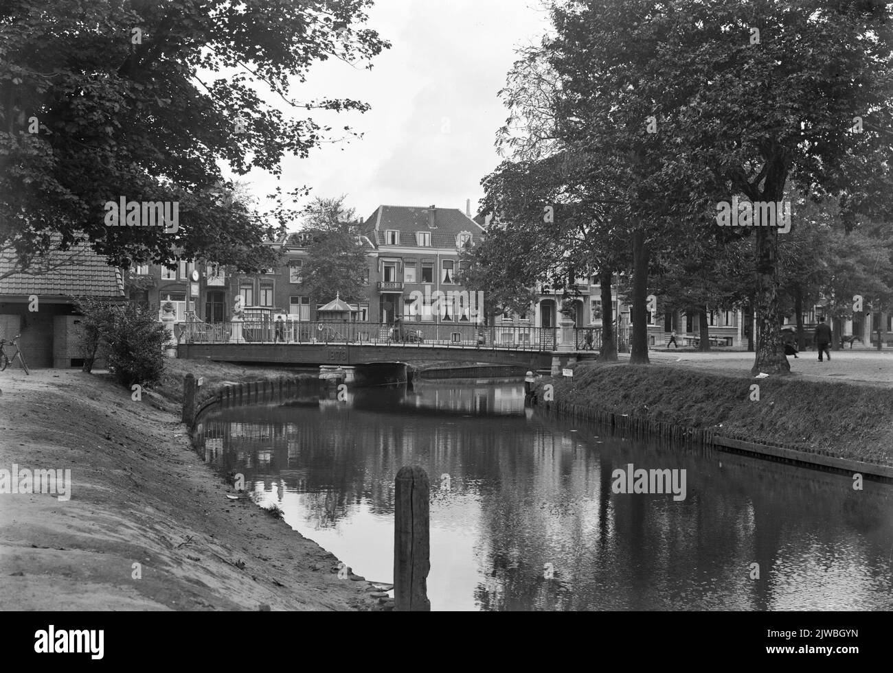 View of the Noorderbrug over the Stadsbuitengracht in Utrecht, from the west. In the background some houses on the Weerdsingel O.Z. Stock Photo
