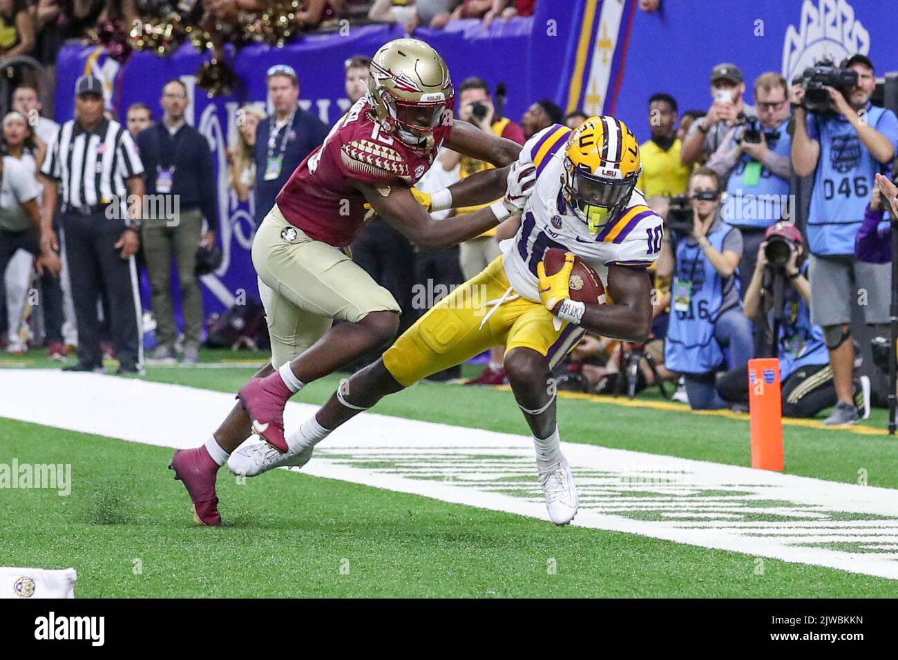 New Orleans, USA. September 4, 2022: during the Allstate Louisiana Kickoff Game between the Florida St. Seminoles and the LSU Tigers at the Caesars Superdome in New Orleans, LA. Jonathan Mailhes/CSM Credit: Cal Sport Media/Alamy Live News Stock Photo