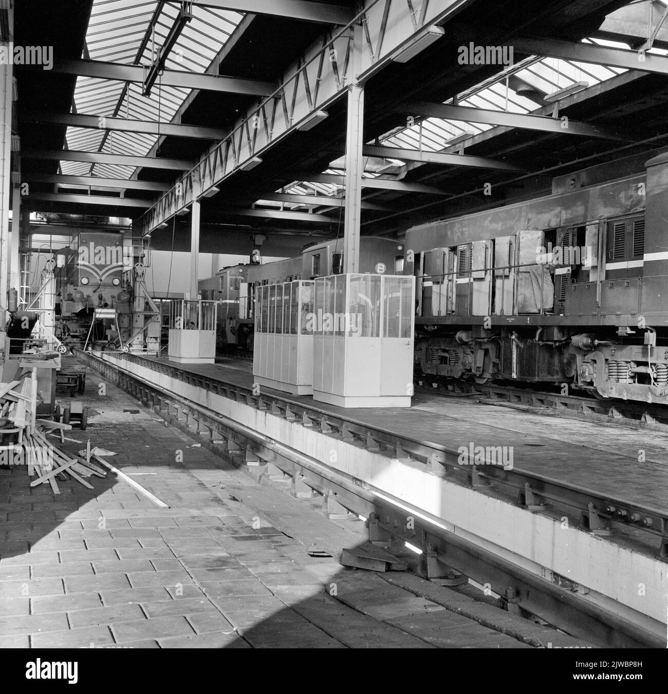 Interior of the Lijnwerkplaats Watergraafsmeer of the N.S. in Amsterdam with a number of diesel-electric locomotives from the 2200/2300 series of the N.S. Stock Photo