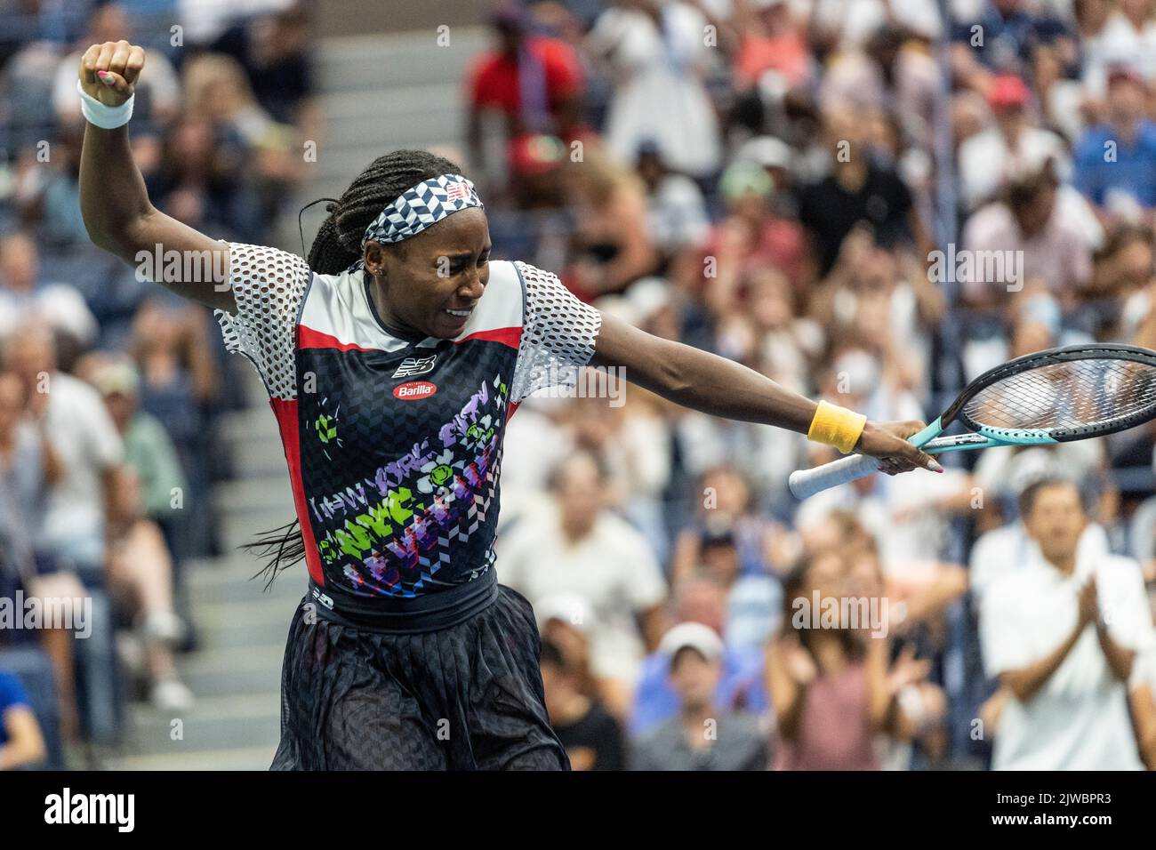 New York, NY September 4, 2022 Coco Gauff celebrates victory in 4th