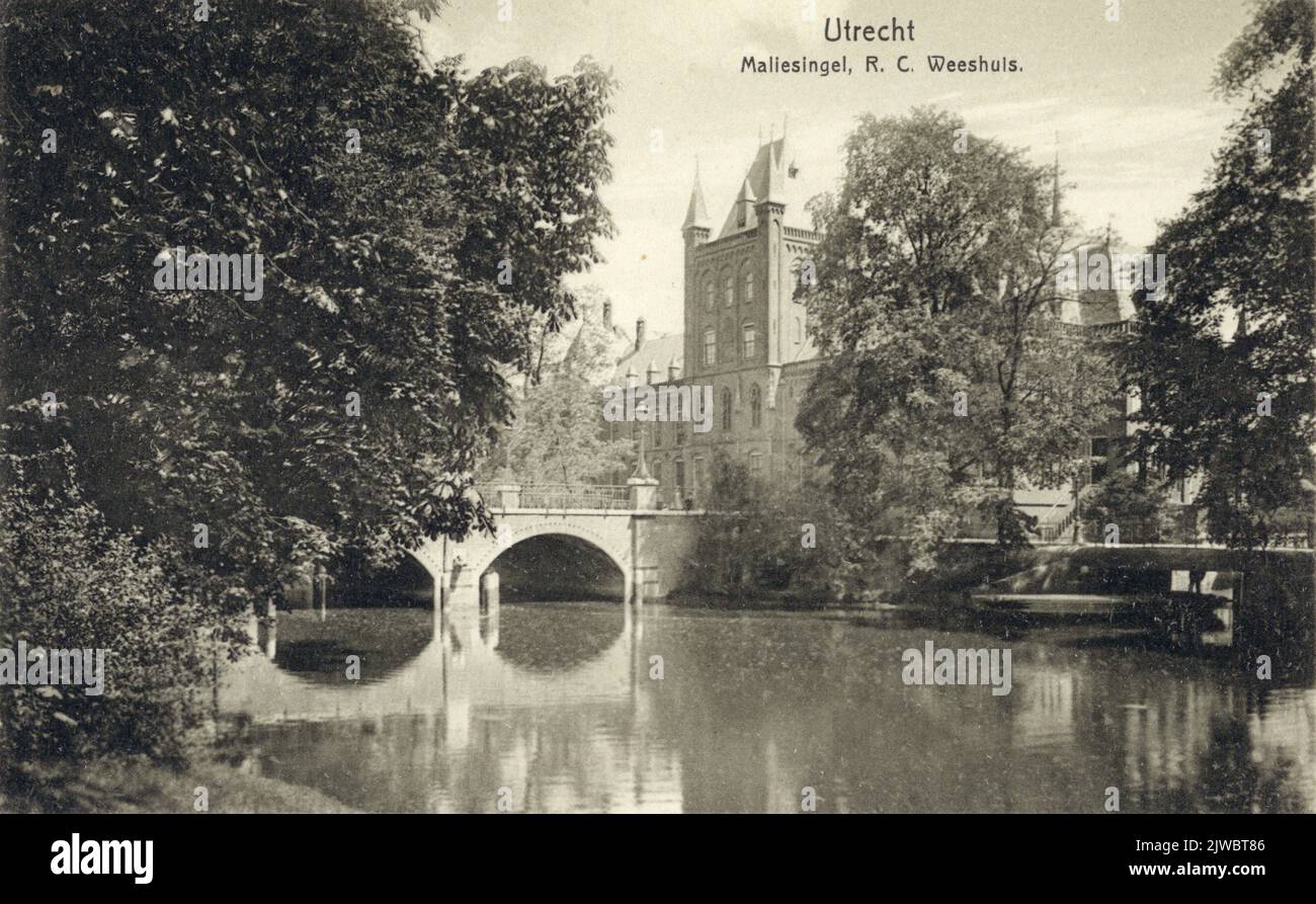 View of the Stadsbuitengracht in Utrecht with the Abstederbrug and on the right a part of the Roman Catholic orphan and Oudeliersticht. Stock Photo