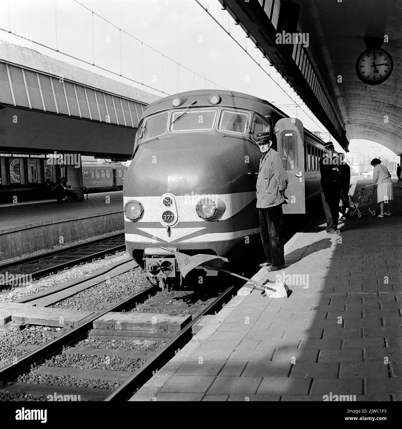 Image of the Electric train set no. 377 (Mat. 1954, plan Q) of the N.S