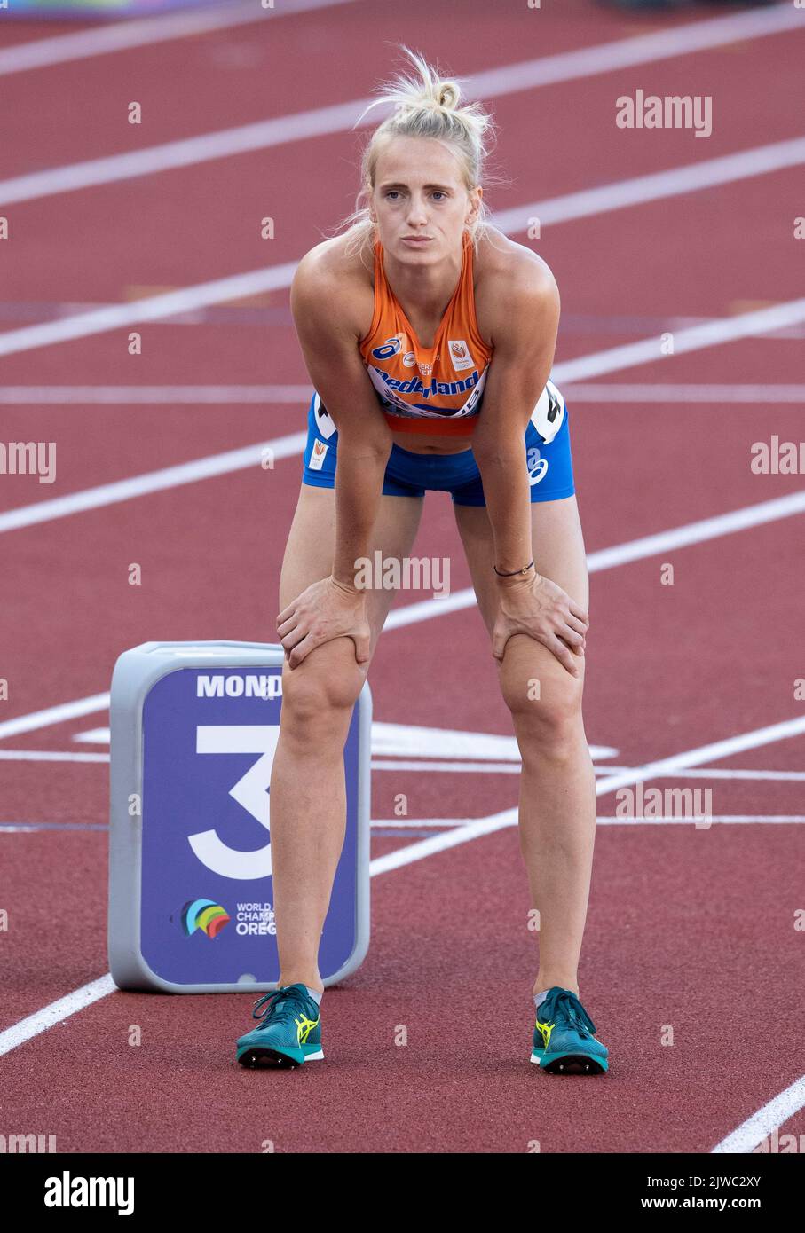 anouk-vetter-of-the-netherlands-competing-in-the-800m-heptathlon-at-the