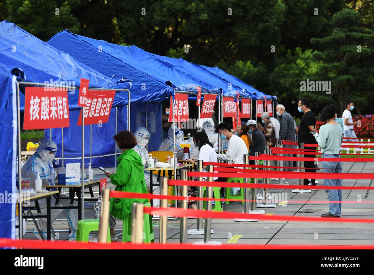 GUIYANG, CHINA SEPTEMBER 5, 2022 Medical staff conduct nucleic acid