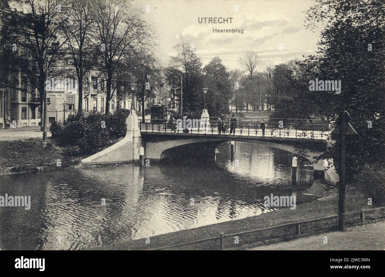 View of the Stadsbuitengracht in Utrecht with on the left the facades of a few houses on the Maliesingel and on the right the Herenbrug. Stock Photo