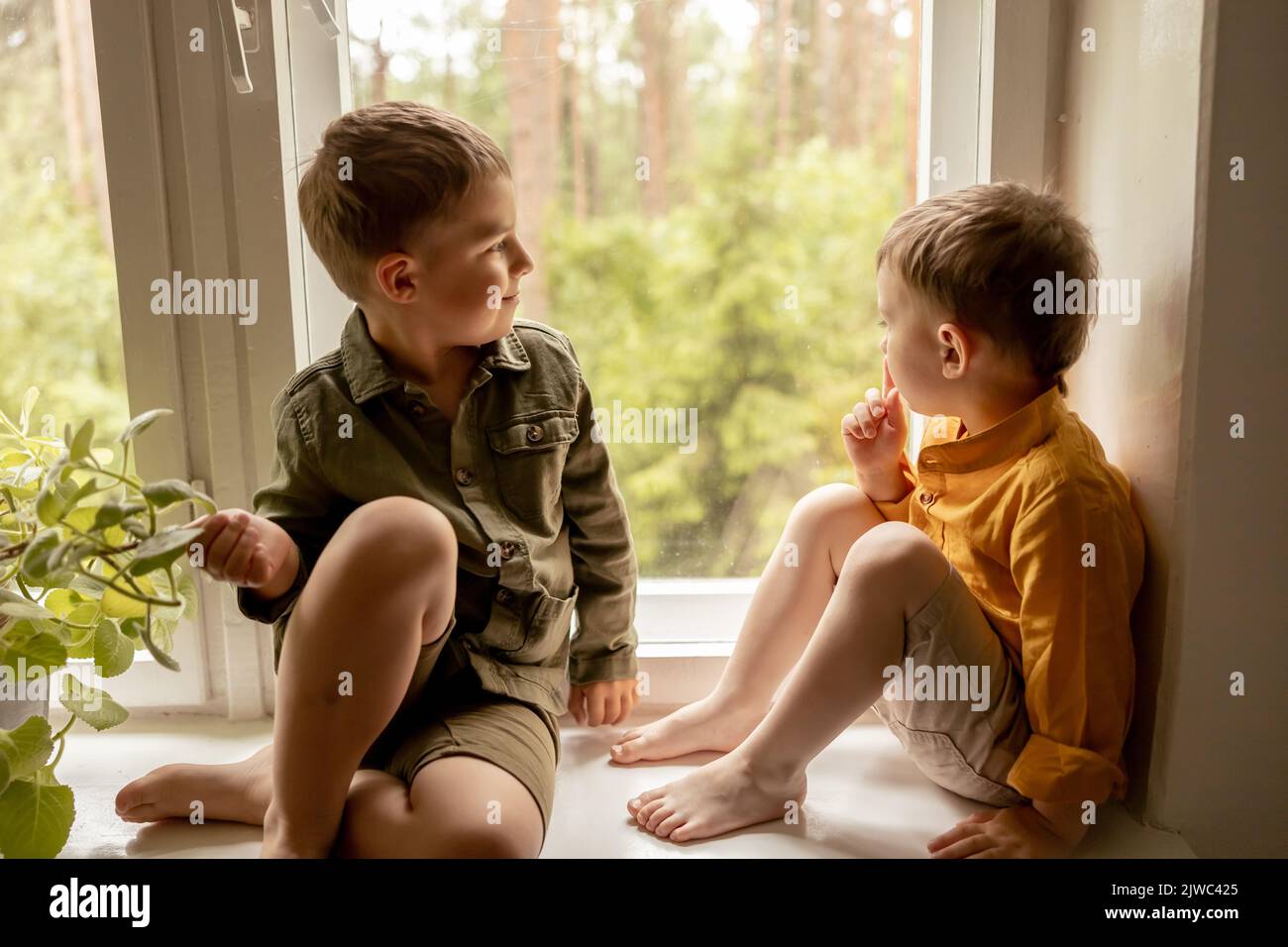 мальчику приспичило. старший ребёнок нянька за младшими. мальчик с дварфизмом. мальчики хотят мальчиков видео. мальчики хотят мальчиков видео.