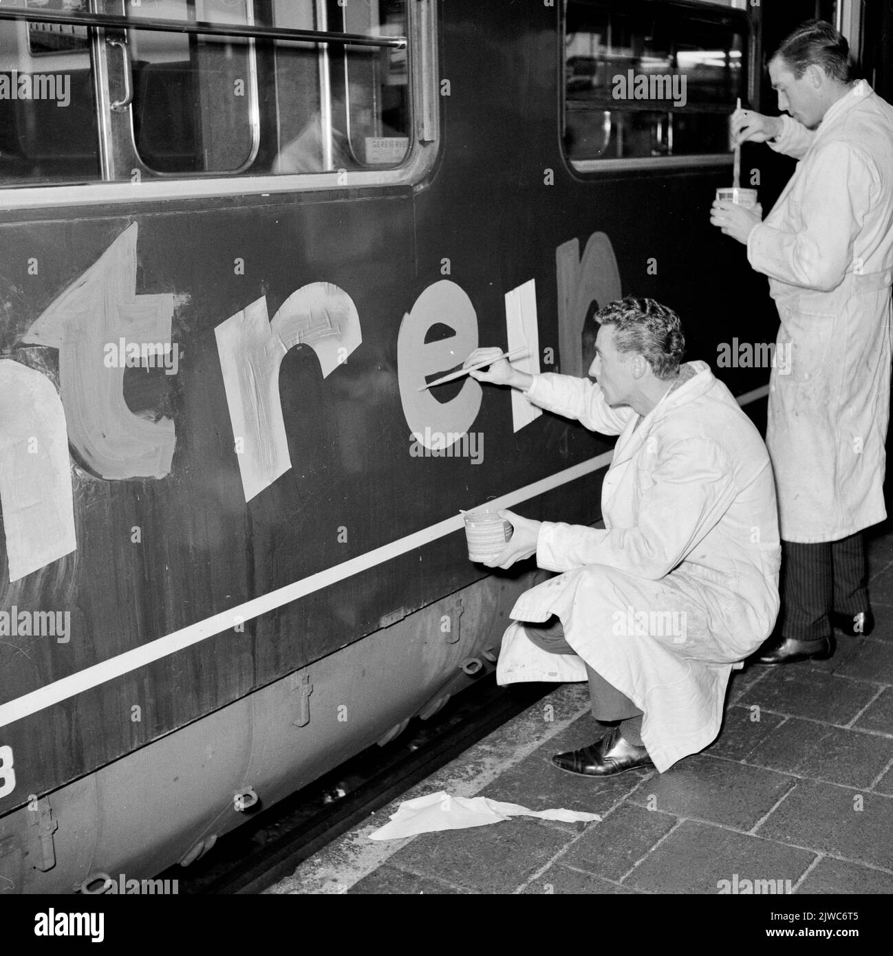 Image of painting the Tinttuintrein in Eindhoven.n.b. The Tinttuintrein was a promotional train of the wholesaler in housing textile Dehnert & Jansen N.V. (Deja) in Rotterdam and rode from Rotterdam via Utrecht, Nijmegen, Eindhoven and The Hague to Amsterdam on 28 November 1961. The name Tinttuintrein was conceived by Annie M.G. Schmidt. Stock Photo