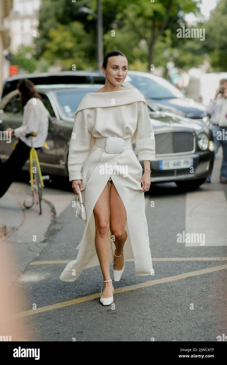 Street style, Mary Leest arriving at Stephane Rolland Fall-Winter 2022