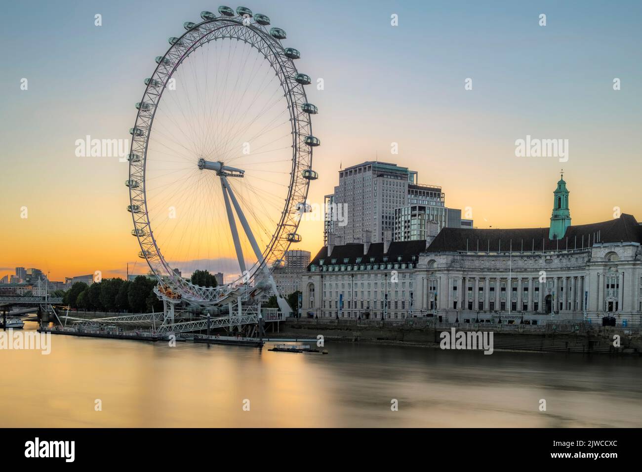 London eye country hall hi-res stock photography and images - Alamy