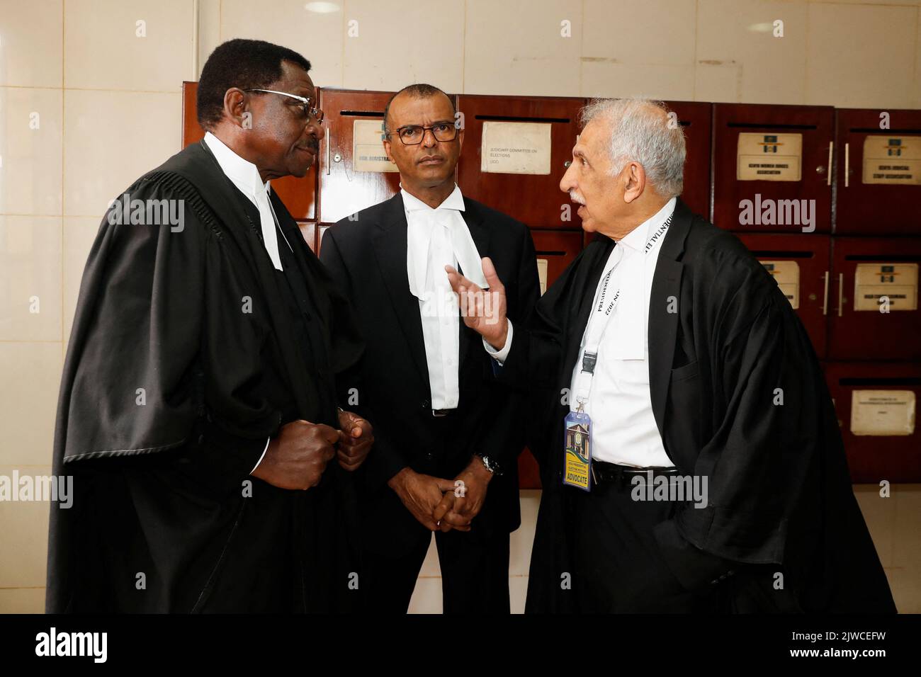 Lawyers of Kenya's opposition leader and presidential candidate Raila Odinga discuss on the day of the ruling on a petition seeking to invalidate the outcome of the recent presidential election, at the Supreme Court in Nairobi, Kenya September 5, 2022. REUTERS/Thomas Mukoya Stock Photo