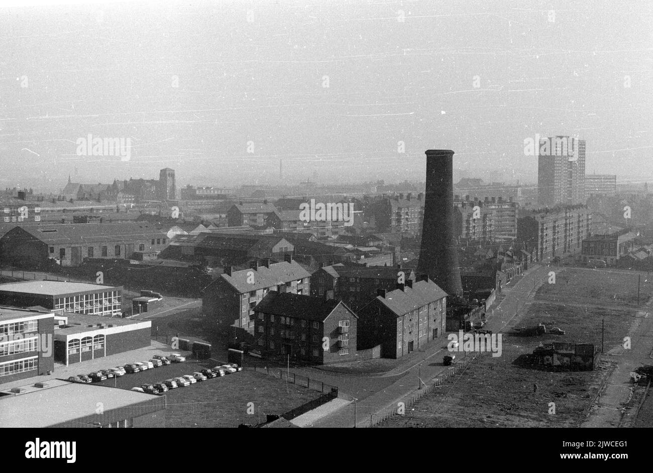 A view including Ramsbottoms Chimney, Smithdown Lane, Liverpool, UK. 1970 Stock Photo