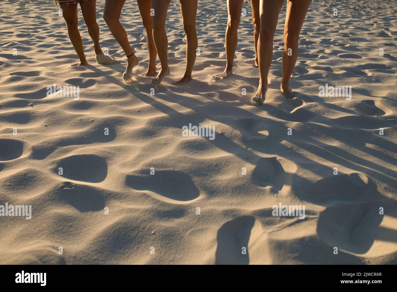 Women walking on the beach hi-res stock photography and images - Alamy